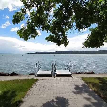 Elizabeth Vendeghaz Balatonfuzfon A Strandnal Balatonfůzfő