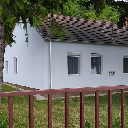 Elizabeth Vendeghaz Balatonfuzfon A Strandnal Balatonfůzfő