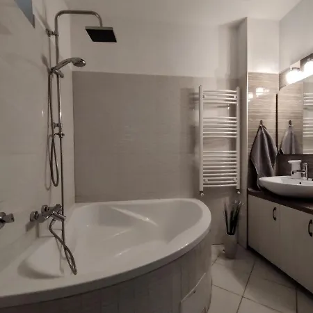 Elizabeth Vendeghaz Balatonfuzfon A Strandnal Balatonfůzfő