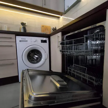 Elizabeth Vendeghaz Balatonfuzfon A Strandnal * Balatonfůzfő