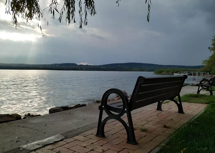 Elizabeth Vendeghaz Balatonfuzfon A Strandnal Villa