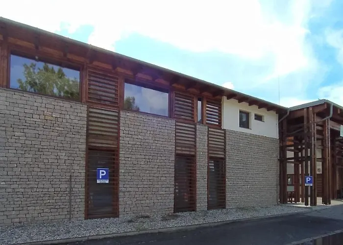 Elizabeth Vendeghaz Balatonfuzfon A Strandnal