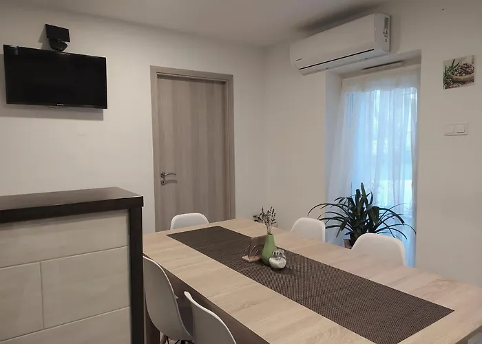 Elizabeth Vendeghaz Balatonfuzfon A Strandnal Villa *